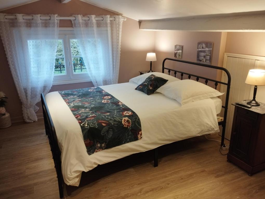 Au Cœur de Ménestérol Chambre Émotion Montpon-Menesterol Esterno foto